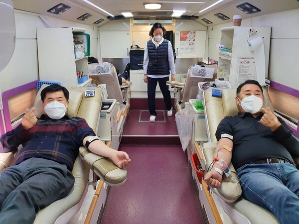 '����� ����' ķ���ο� �����ϱ� ���� ������ JW�߿����� ��ǰ�÷�Ʈ��� ��ȿ�� JW<br>�߿����� ������������ ������ �ϰ� �ִ�.