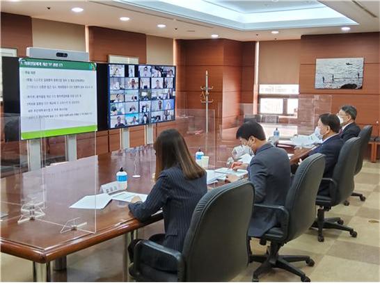 ���Ѻ�����ȸ�� 17�� ���� 5�� ���� ȭ��ȸ�Ǹ� ���� ����� 2021ȸ�迬�� ��2�� <br>�����̻�ȸ���� 2022ȸ�迬�� �ֿ� ��� �� ������� ���� Ȯ���ߴ�.