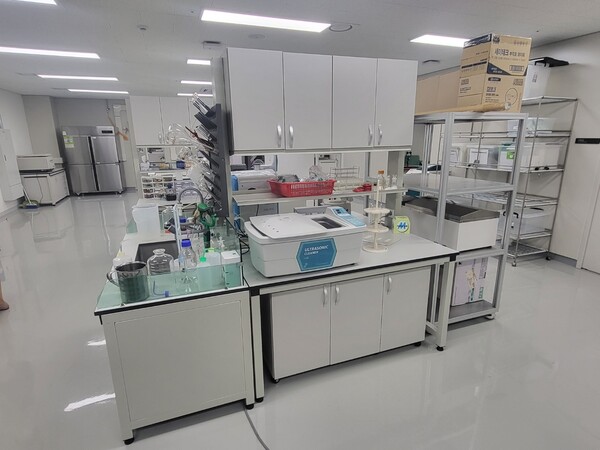 스텐트의 안전성을 테스트 하는 다양한 장비들이 구비돼 있는 모습.&nbsp;