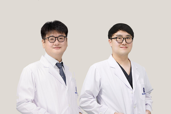 사진 왼쪽부터 신경과 곽병철 과장, 혈관외과 김종빈 과장