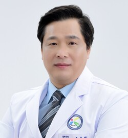 송우철<br>한국보건의료정책연구소 이사<br>&lt;제주한국병원 흉부외과 과장, 의사평론가&gt;