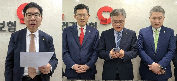 (왼쪽부터)박영달 약사회 부회장, 이필수 의협 회장, 김봉천 부회장, 조정호 보험이사.