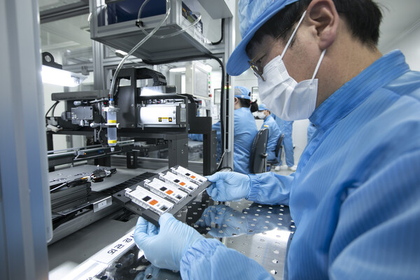 노을 마이랩의 핵심 고체염색 기술인 NGSI 기술이 탑재된 진단 카트리지<br>