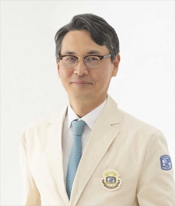 (왼쪽)서울성모병원 장기이식센터 최종영 교수