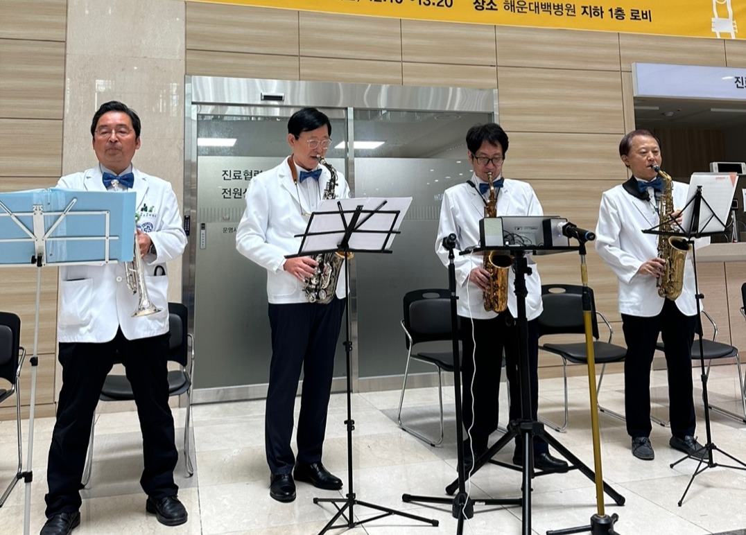 (왼쪽부터)외과 서병조 교수, 감염내과 김성민 교수, 혈액종양내과&nbsp; 박선양 교수, 소아청소년과 송민섭 교수