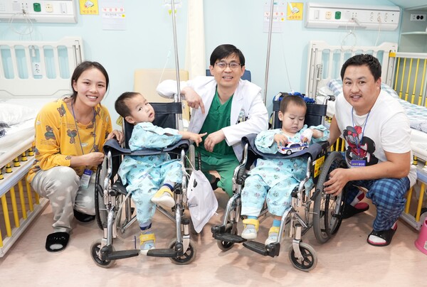 몽골 쌍둥이 비뇨기장애 환아 수술로 새 희망 선사