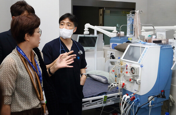 테라노바를 활용한 HDx를 소개하고 있는 정진욱 원장<br>