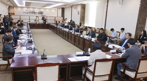 의료개혁에 대해 논의하는 '의료개혁특별위원회' 5차 회의 전경