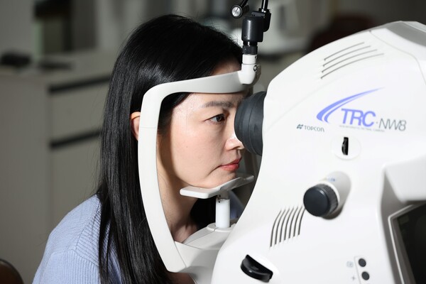 망막색소변성증은 안저 검사 등을 통해 진단받을 수 있다.