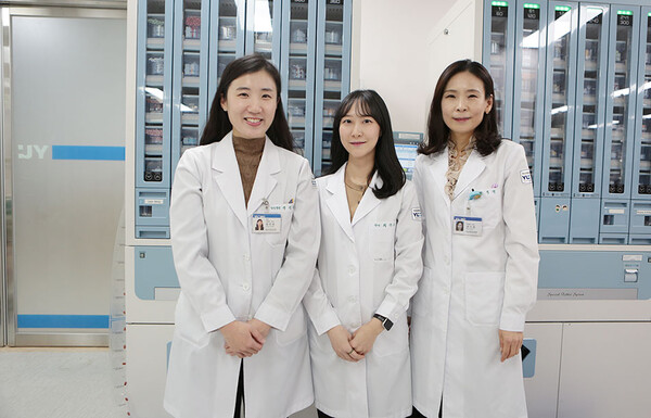 영남대병원 약제부 왼쪽부터 정진희 약사, 최윤희 약사, 권기정 약사.