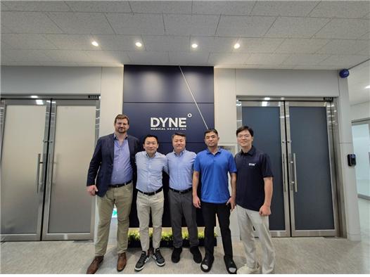 지난해 8월 EMS 글로벌 세일즈 담당자가 다인메디컬그룹 본사를 방문했다