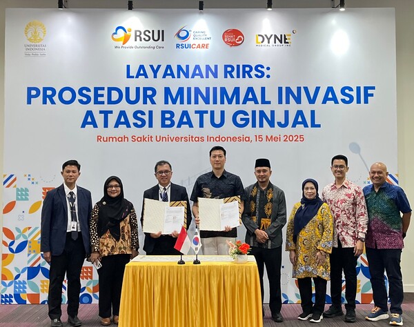 다인메디컬그룹 남성찬 부사장(사진 가운데)과 RSUI 관계자 및 Dr. Dyandra Parikesit(오른쪽 두번째)&nbsp;<br>