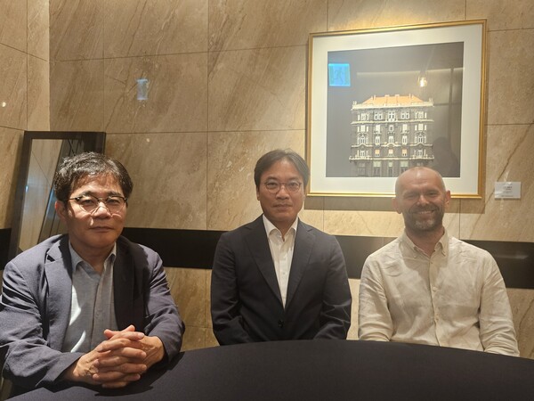 (왼쪽부터) 서울성모 순환기내과 장기육 교수와 삼성서울 순환기내과 최승혁 교수,&nbsp;라팔 드보라코프스키 박사