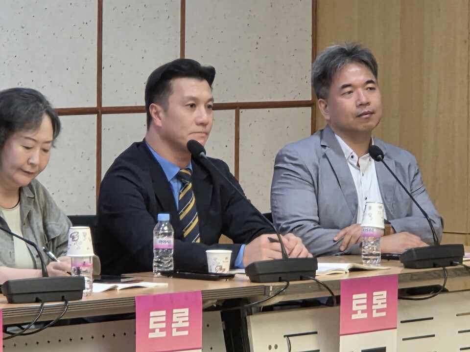 왼쪽 두번째부터 조병기 수련병원협회 총무이사,&nbsp;