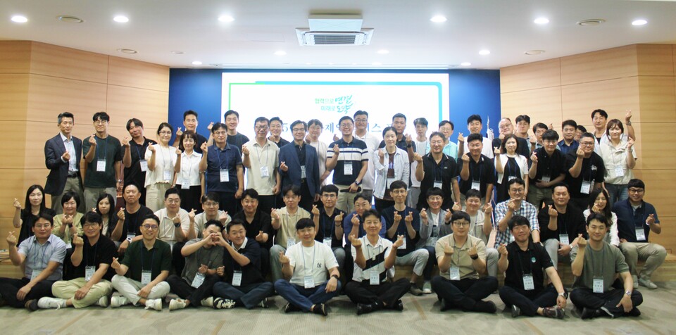 리더스포럼에 참여한 한화제약 팀장급 이상 보직자들의 단체촬영 모습. 내년 창립 50주년을 맞아 회사 비전 등에 대해 논의했다.
