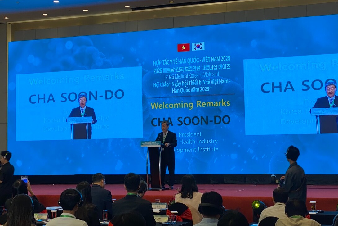 개막식에서 환영사를 하고 있는 보건산업진흥원 차순도 원장