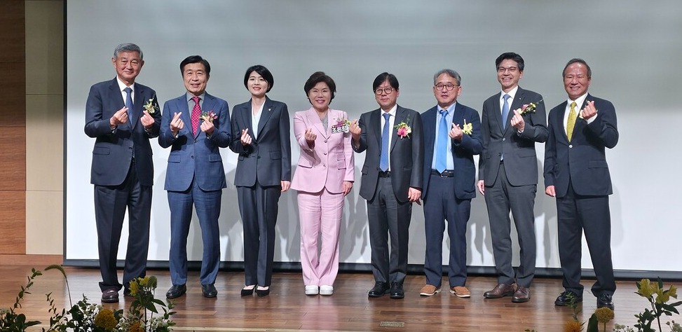 이지열 원장의 취임을 축하하기 위해 참여한 내외빈들