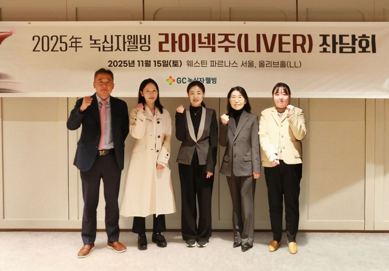 왼쪽부터 김승업 교수(세브란스병원), 이한아 교수(중앙대학교병원, 소화기내과), 조유리 교수(국립암센터, 소화기내과), 나선화 과장(필립메디컬센터, 소화기내과), 박효진 교수(고대구로병원, 가정의학과).